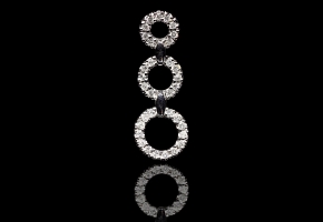 Colgante de oro blanco de 18K con diamantes