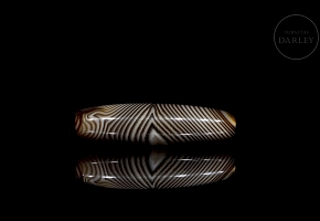 Banded agate ‘Dizi’ bead, Liao dynasty