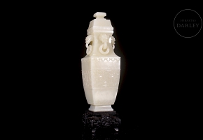 Hetian white jade square vase ‘Taotie’, Qing dynasty