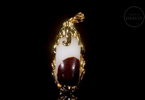 White jade pendant with gold metal mount, Qing dynasty