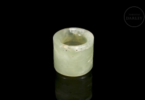 Carved cladon jade ring, Qing dynasty