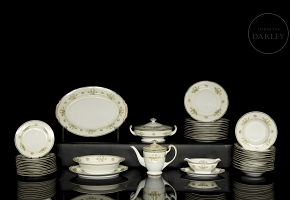 ‘玫瑰瓷’瓷器餐具，日本，20世纪