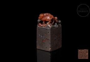 Nanhong agate seal ‘Dragon’, Qing dynasty
