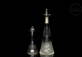 一对雕花玻璃壶，19世纪