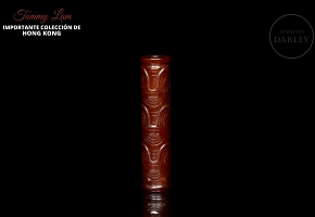 Colgante tubular de jade rojizo, cultura Liangzhu