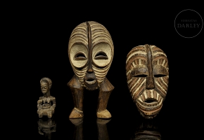 Tres tallas de madera tradicionales del arte tribal africano, s.XX