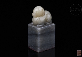 Rectangular Hetian jade seal ‘Piglet’, Qing dynasty