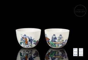 Set of wucai porcelain cups, ‘Scenes’ pattern, Kangxi mark