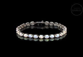 Pulsera de oro blanco con ópalos
