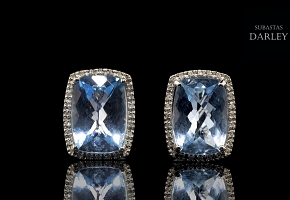 Pendientes en oro blanco de 18k, topacios y diamantes
