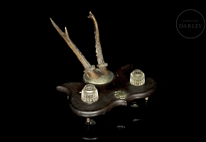 Escribanía victoriana de madera y asta de ciervo