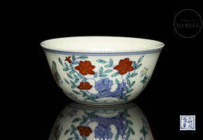Polychrome porcelain bowl ‘Roosters and peonies’, with Chenghua seal