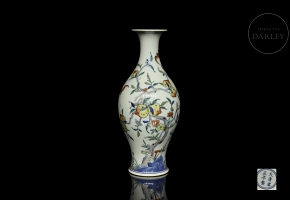 Porcelain vase ‘Peaches and bats’, with Yongzheng mark