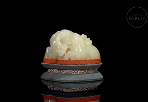 White Hetian jade figure ‘Rams with Lingzhi’, Qing dynasty