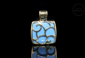 Colgante con turquesa en oro amarillo de 18k