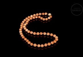Collar de oro con cuentas de coral