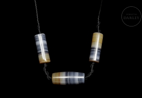 Colgante de tres cuentas