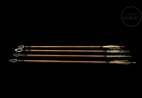 Four Japanese cherry wood-tipped arrows ‘Yanagi-Ba’, 19th century