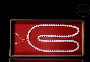 Collar mala de ciento ocho cuentas de jade blanco, dinastía Qing
