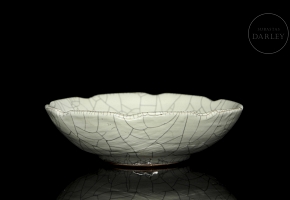 Ceramic lobed ‘Geyao’ dish, 20th century