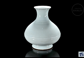Vasija de porcelana con esmalte celadón, con marca Yongzheng