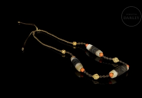 Necklace with agate and gilded bronze Dizi beads, Tibet, 15th century