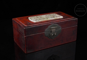 Red and jade lacquered wooden box ‘Dragon and lotuses’, Ming dynasty