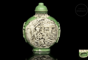 Green and white glazed porcelain snuff bottle