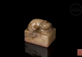 Rectangular Hetian jade seal ‘Beast’, Qing dynasty
