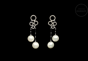 Pendientes en oro blanco de 18k con diamantes y perlas