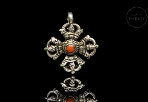 Antiguo colgante de plata con lapislázuli y coral, Tíbet