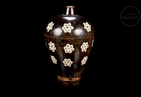 Glazed ceramic meiping vase ‘Flowers’, Jizhou kiln