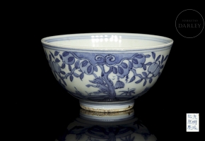 Blue and white porcelain bowl ‘Deer and fruits’, with Chenghua seal