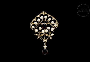 Broche de oro amarillo con granate y perlas, estilo Victoriano
