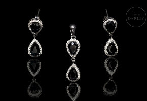 Set of earrings and pendant in 18k white gold with sapphires and diamonds
