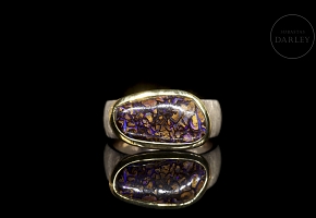 Anillo de plata de ley con ópalo