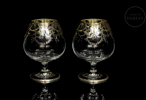 两只饰有金丝细工的干邑酒杯，20世纪