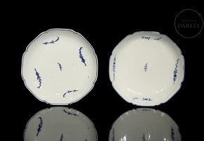 一对迈森釉面陶瓷盘，19世纪