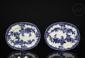 一对荷兰瓷托盘，出自 Petrus Laurentius Regout 之手，19 世纪