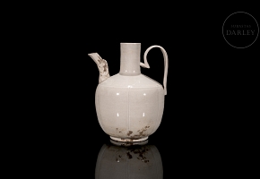 Ceramic jug with cream glaze, Ding kiln
