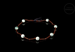 Collar de cuentas de ágata y liulí, dinastía Qing