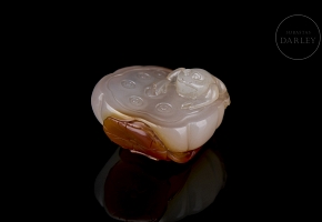 Agate carving ‘Frog on a Lotus’, Qing dynasty