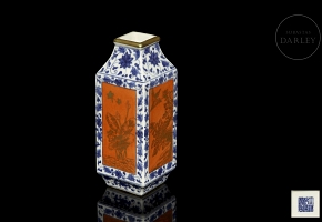 Quadrangular vase ‘Flowers and Birds’, with Qianlong seal