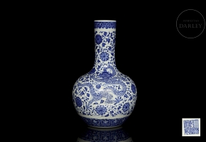 Blue and white porcelain vase ‘Dragon among flowers’, with Qianlong seal