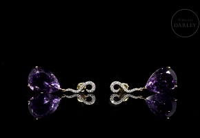 18k yellow gold earrings with amethysts and diamonds