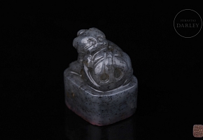 Grey Hetian jade seal ‘Lion’, Qing dynasty