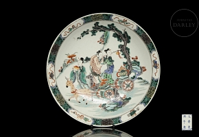 Famille verte porcelain plate, ‘Court scene’, with Kangxi mark