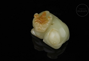 Yellow jade pendant “Beast,” Qing dynasty