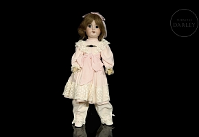 Muñeca de porcelana Armand Marseille, Alemania, c. 1910-1920.