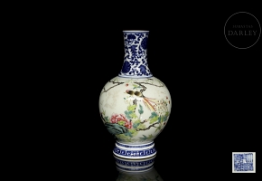 Porcelain vase ‘Birds on a Branch’ with Qianlong seal